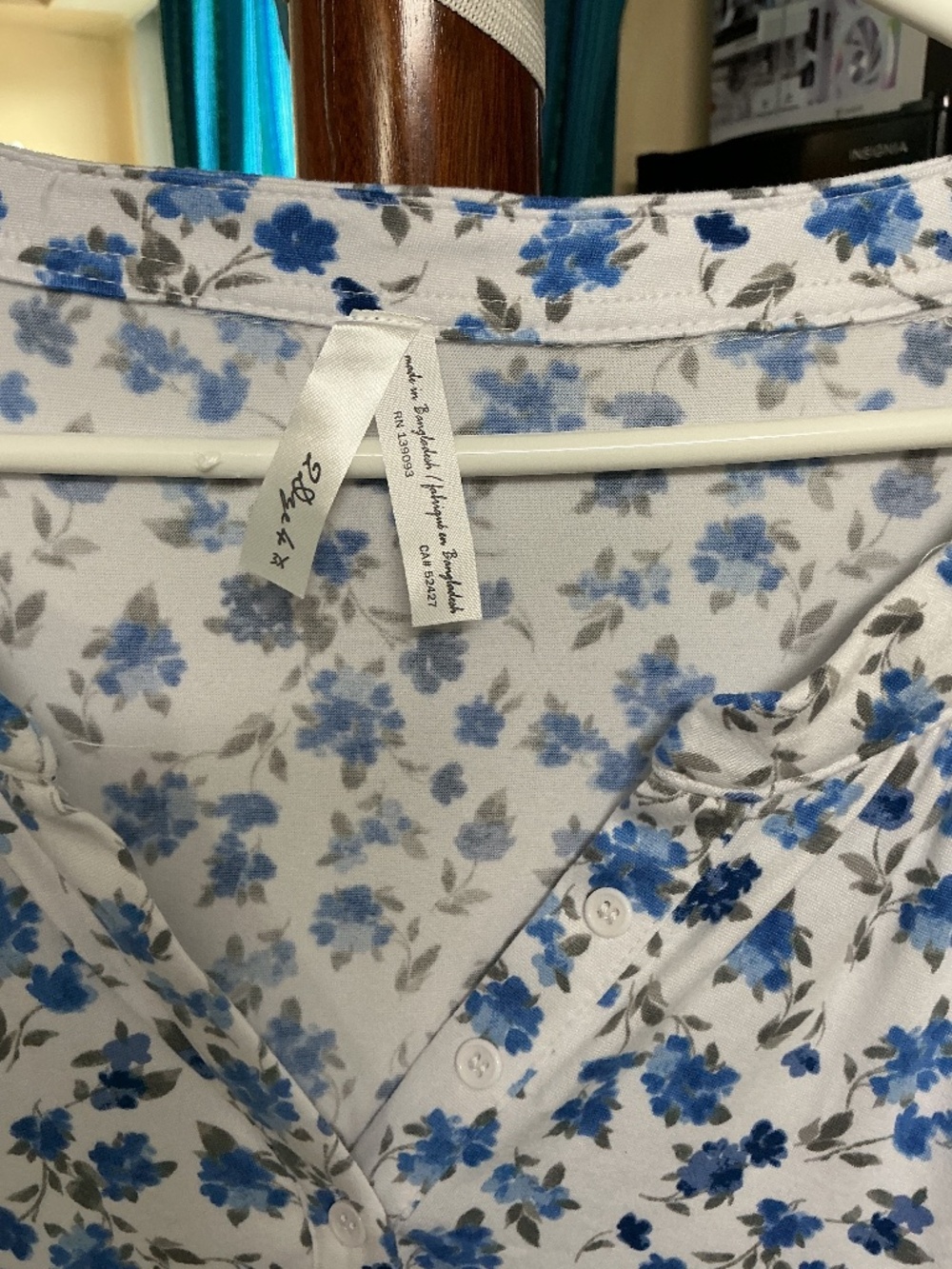 Women’s white and blue floral 3/4 sleeve Henley blouse,  3x, soft stretch top.